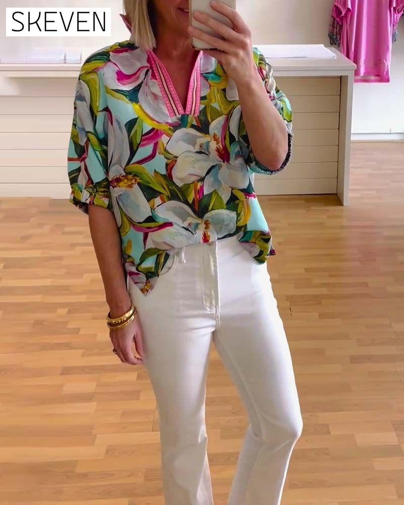 Bluse mit Blumenmuster, Stehkragen und halben Ärmeln