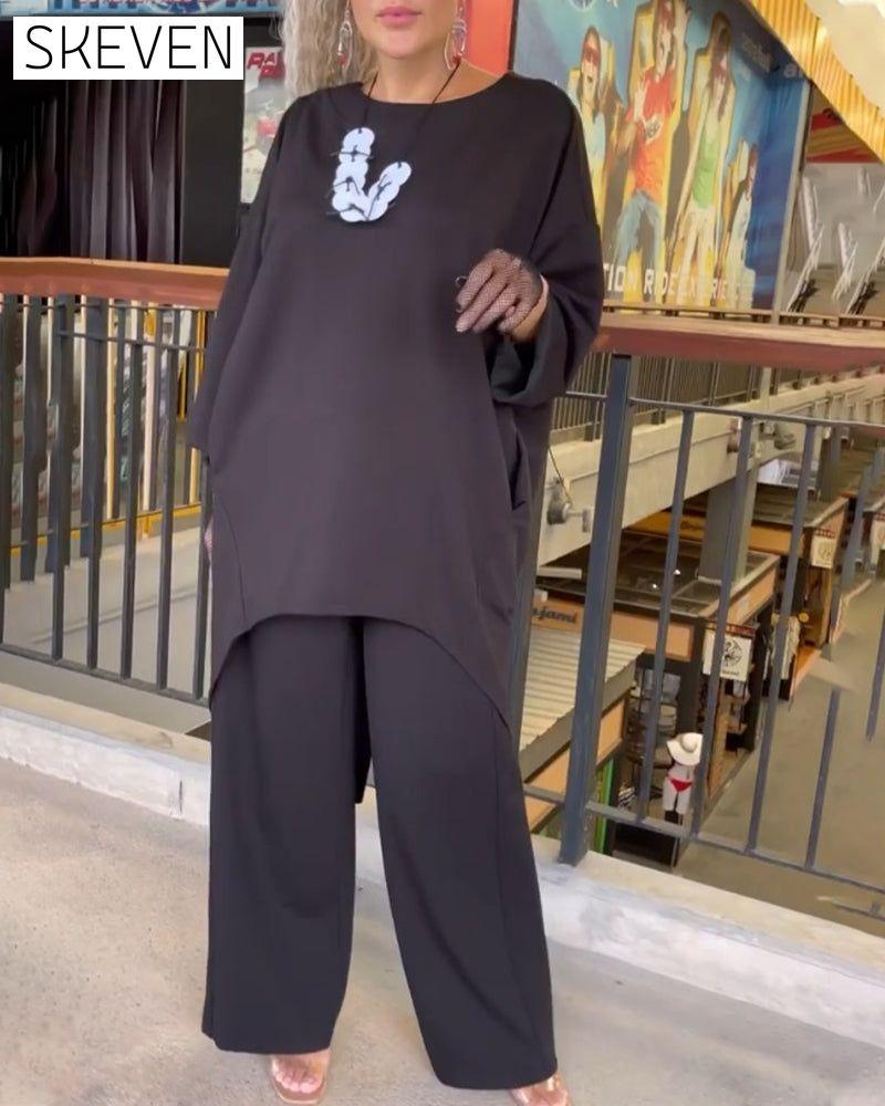 Loose-fitting long-sleeved top
