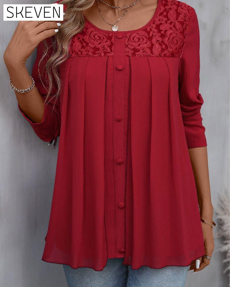Elegantes Spitzentop mit Knopfleiste und Rundhalsausschnitt