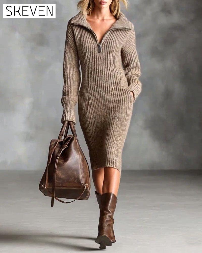 Stilvolles einfarbiges Strickkleid mit Taschen
