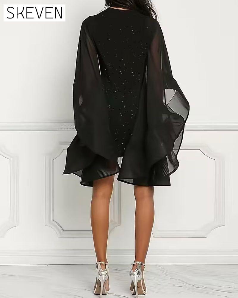 Robe à paillettes, col rond et manches chauve-souris