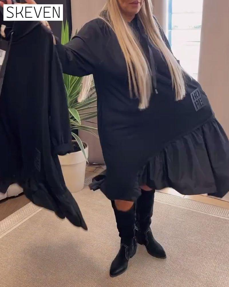 Langärmeliges, locker sitzendes Kapuzenkleid