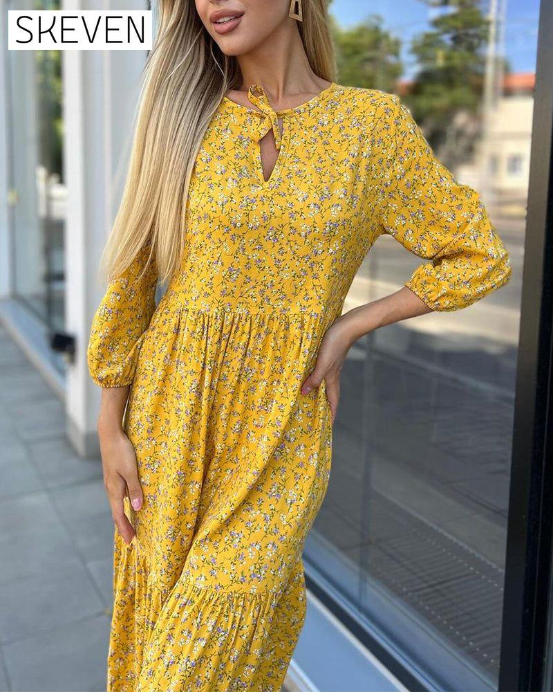 Lässiges Kleid mit frischem Blumenmuster und Falten