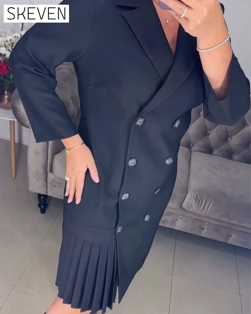 Elegantes, einfarbiges, zweireihiges Kleid