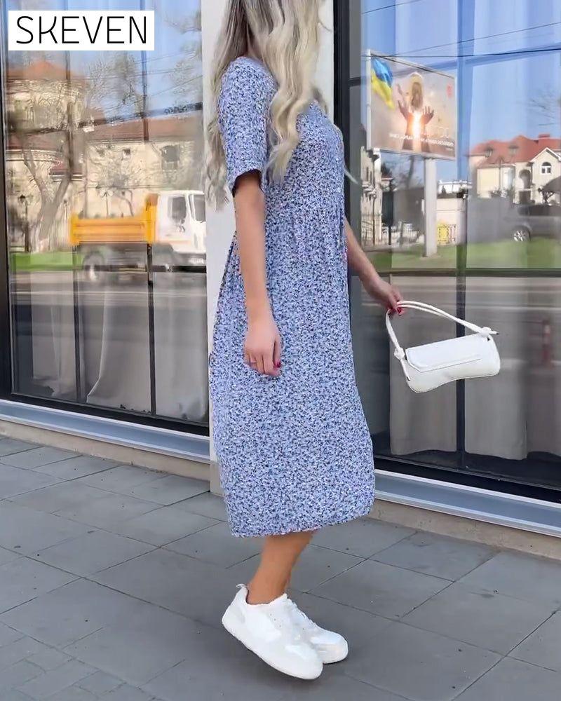 Blumenkleid mit halblangen Ärmeln und Knöpfen