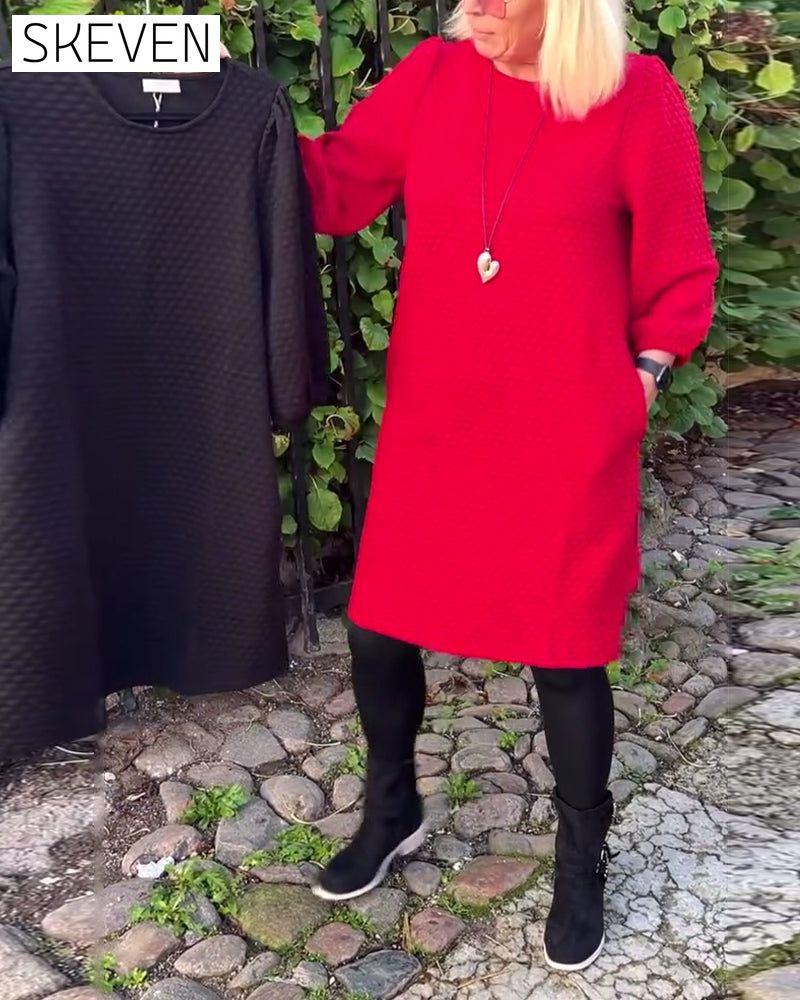 Lässiges einfarbiges Kleid mit Rundhalsausschnitt