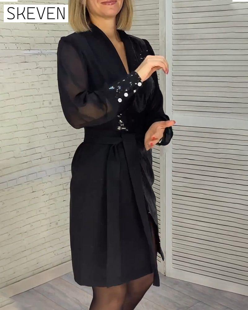 Paillettenbesetztes, langärmeliges Kleid