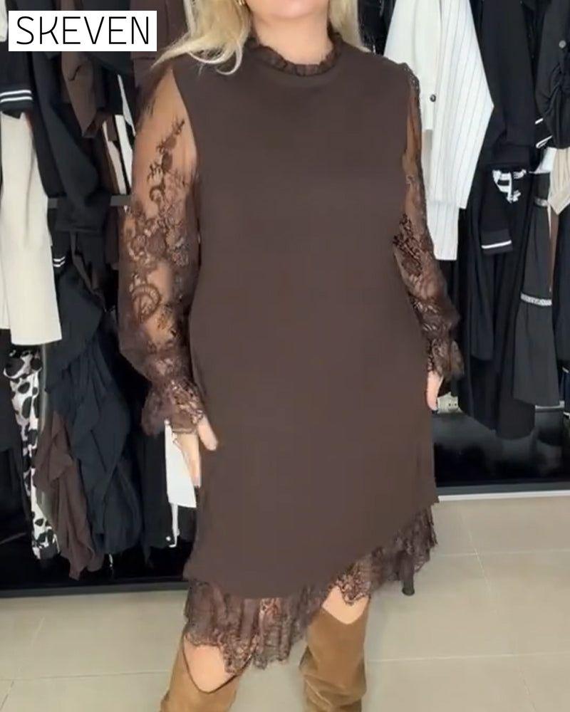Stilvolles Langarmkleid mit Spitzenbesatz