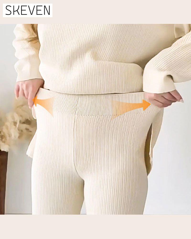 Zweiteiliges Set aus einfarbigen und gestrickten Elementen