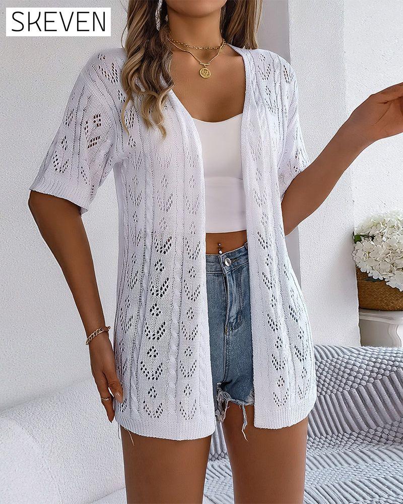 Elegante, einfarbige Strickjacke mit kurzen Ärmeln und Ausschnitt