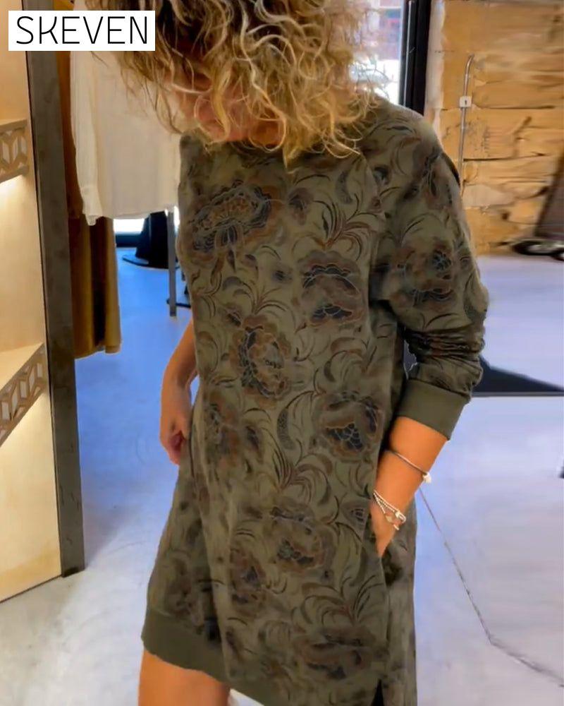 Locker gemustertes Kleid mit Rundhalsausschnitt