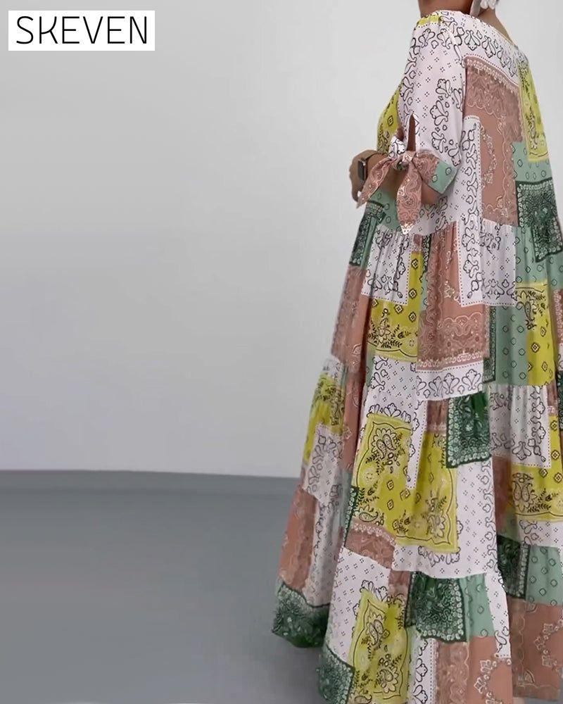 Langes, locker sitzendes Kleid mit Rundhalsausschnitt und quadratischem Muster
