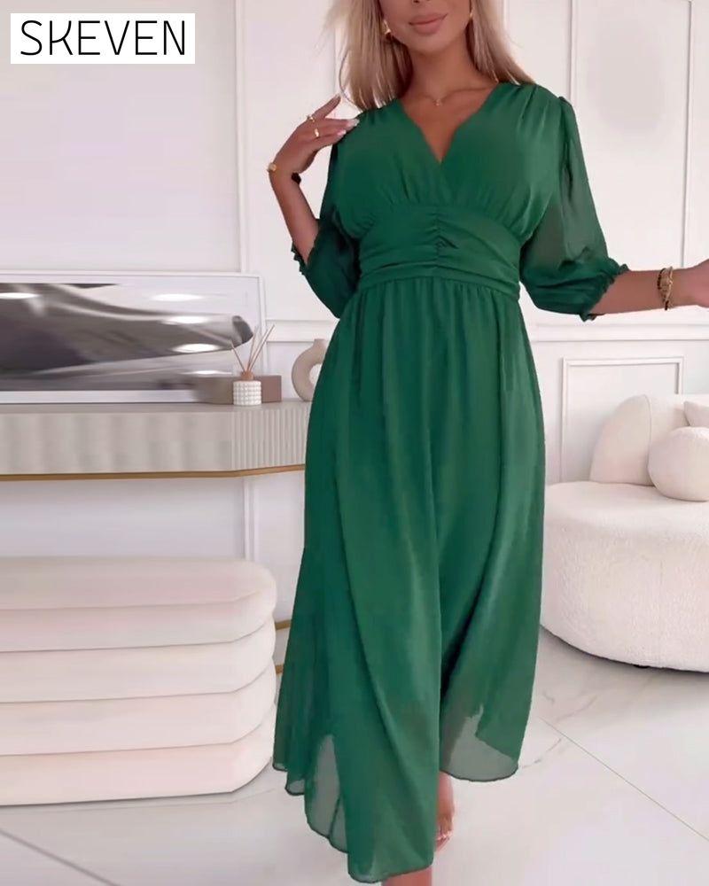 Taillenkleid in Unifarbe mit V-Ausschnitt