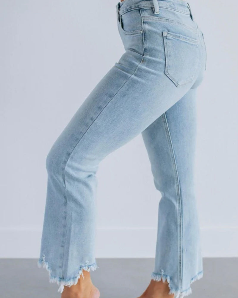 Hip-Lifting Flared Cropped Jeans