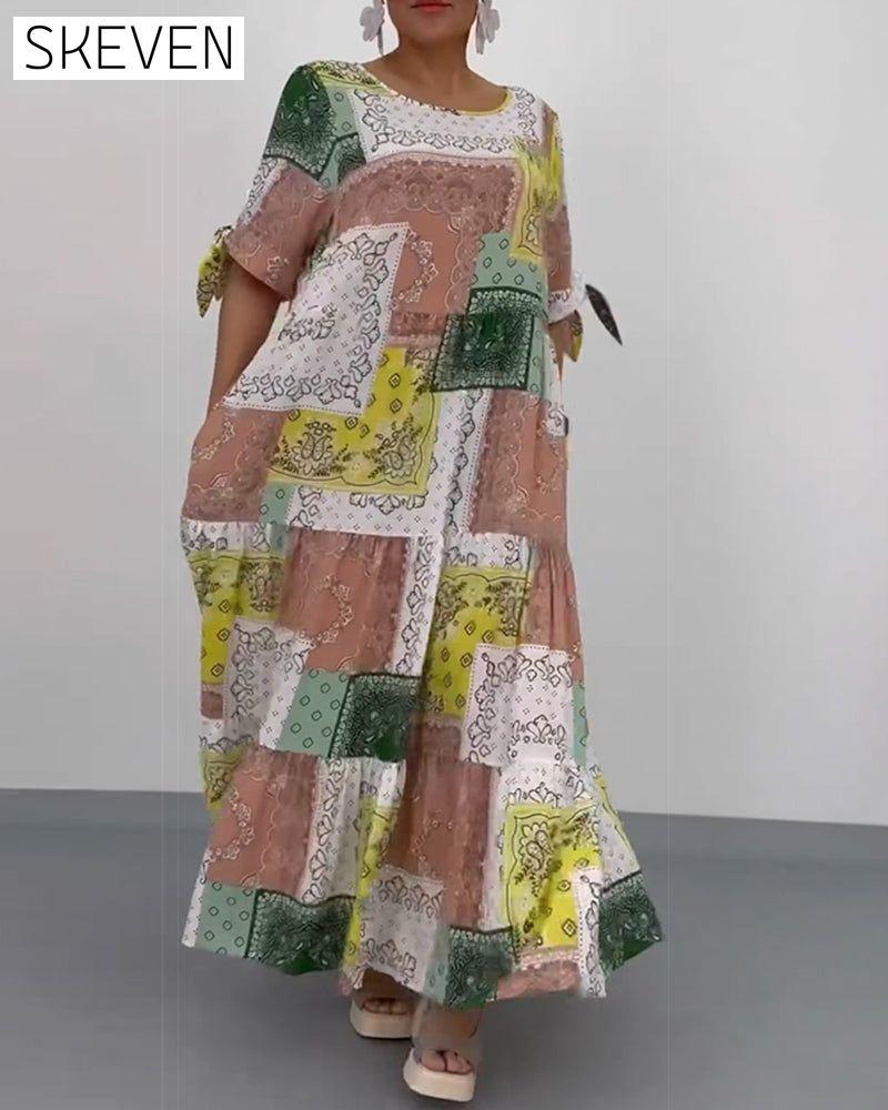 Langes, locker sitzendes Kleid mit Rundhalsausschnitt und quadratischem Muster