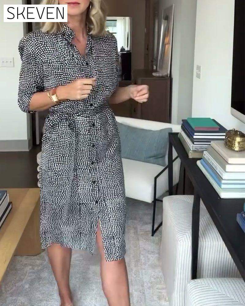 Kleid mit bedrucktem Reversknopf