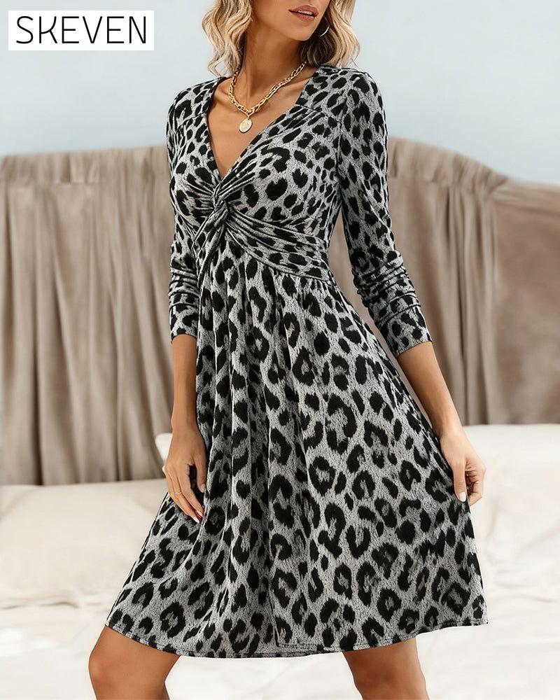 Modisches Kleid mit Leopardenmuster und V-Ausschnitt, geknotet