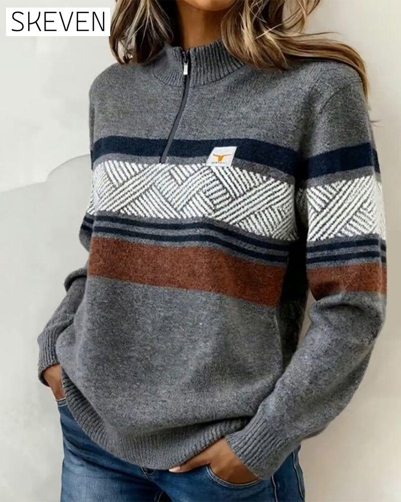 Langärmeliger, farblich abgesetzter Pullover