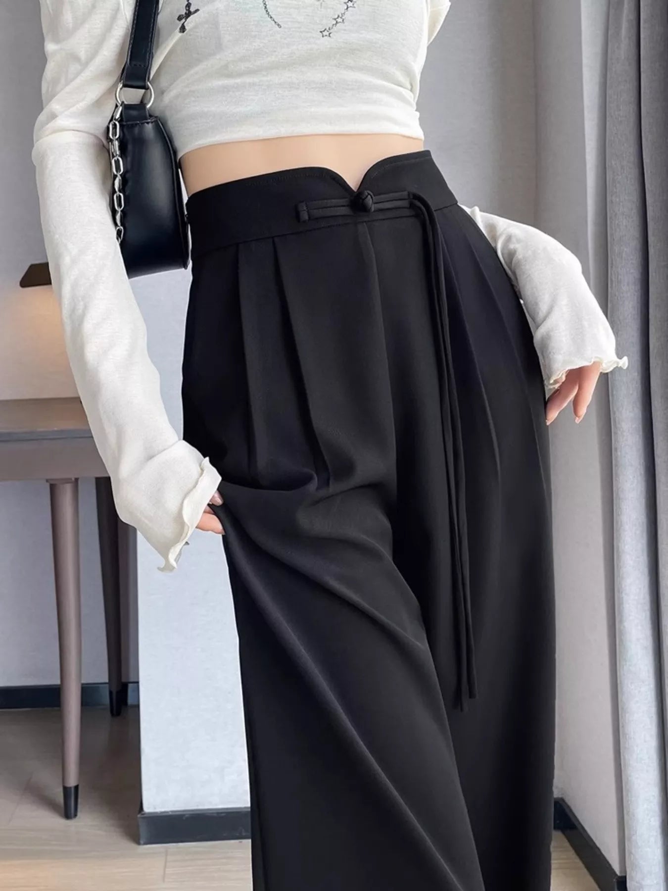 Hochgeschnittene, weite Hose