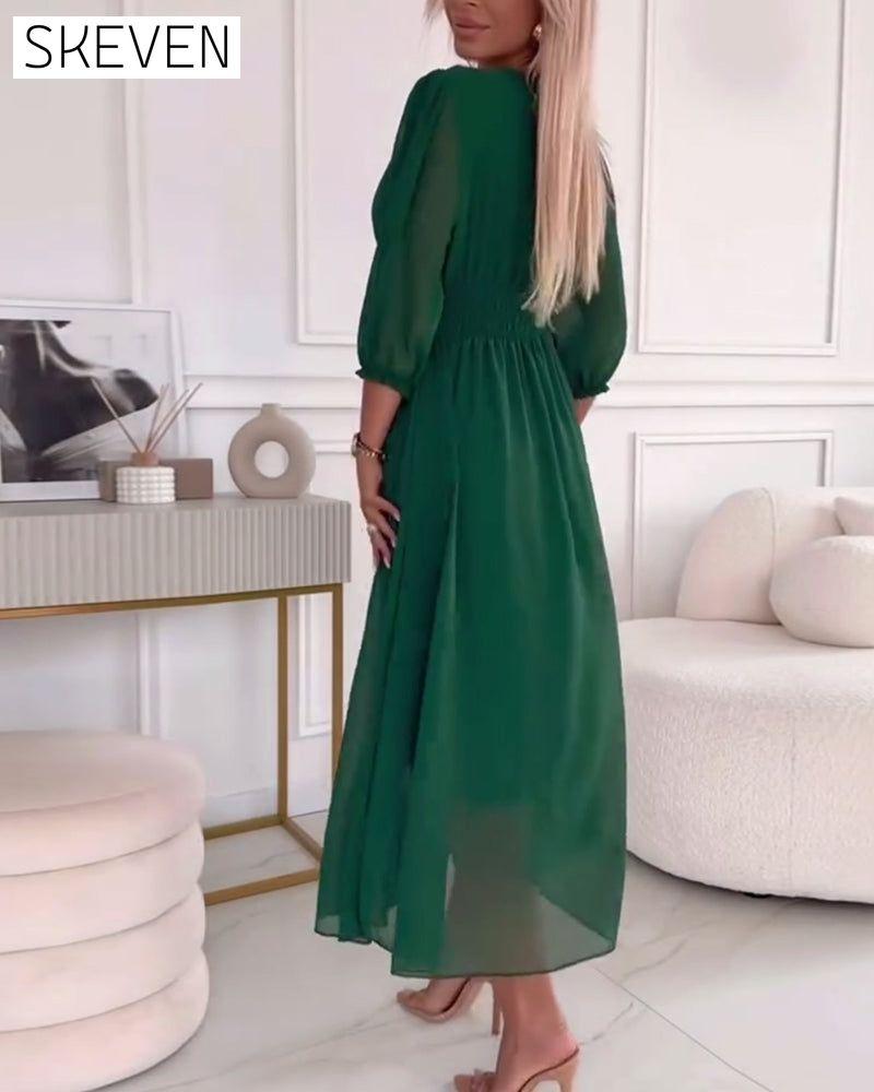 Taillenkleid in Unifarbe mit V-Ausschnitt