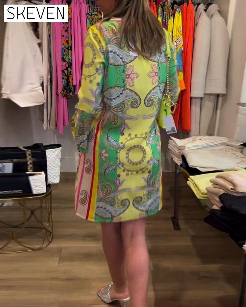 Locker geschnittenes Kleid mit Farbblockmuster