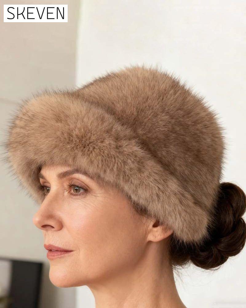 Bequeme und elegante Wintermütze mit Fell