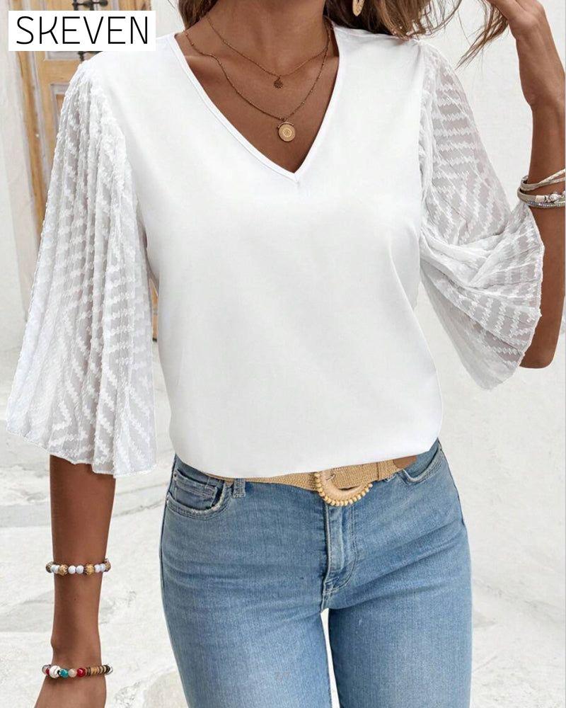 Locker geschnittene Bluse mit V-Ausschnitt in Unifarbe