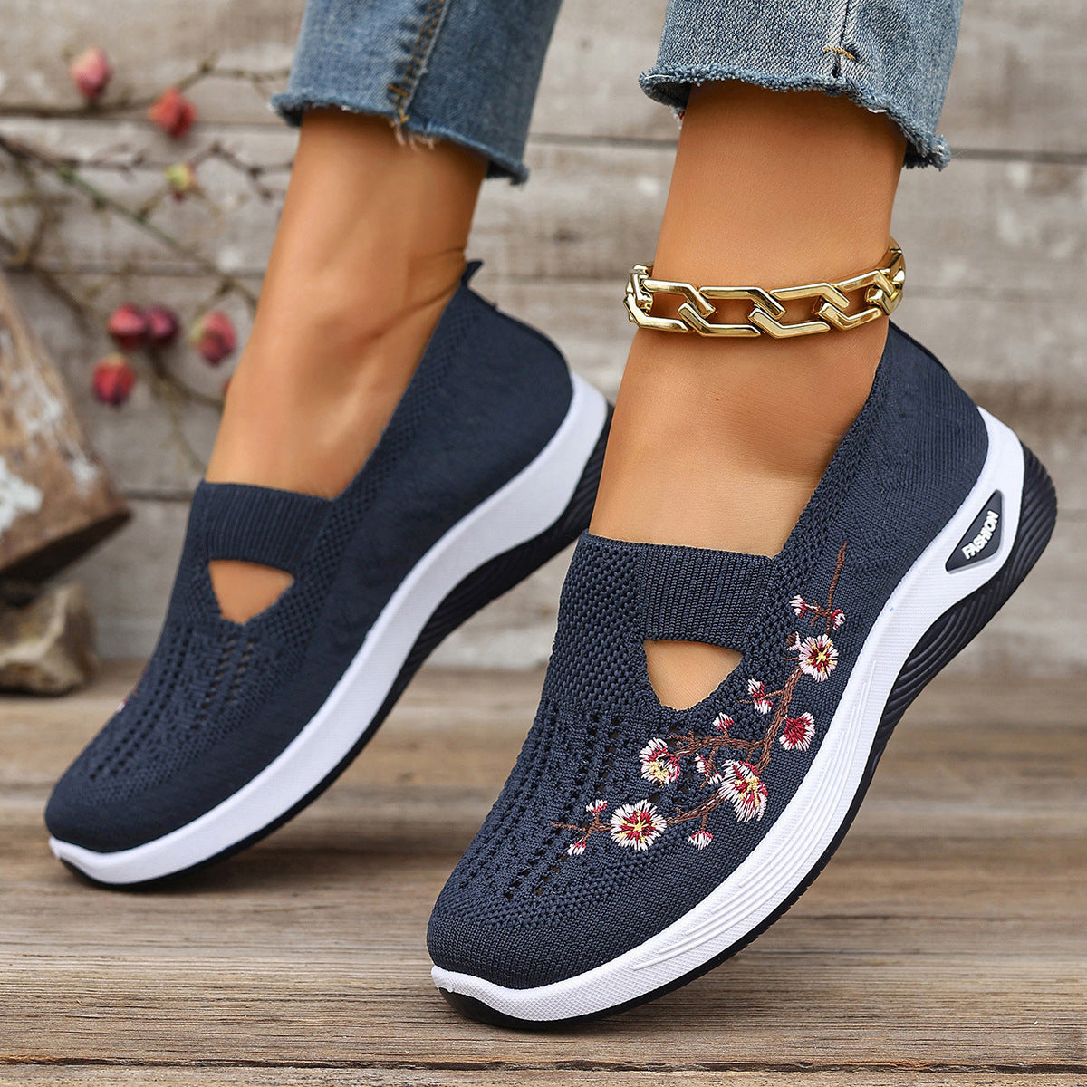 Low-cut Embroidered Breathable Casual Shoes