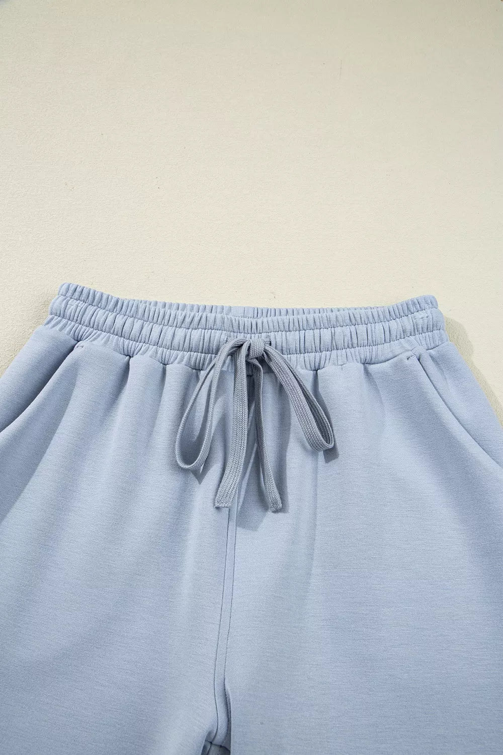 Hoodie und Hose (2-teiliges Outfit) mit halbem Reißverschluss und Daumenlöchern an den Ärmeln