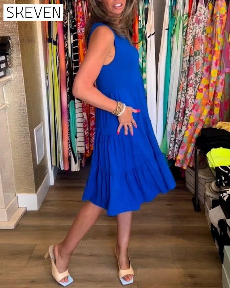 Plissiertes, ärmelloses, locker sitzendes Kleid