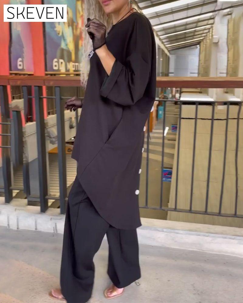Loose-fitting long-sleeved top
