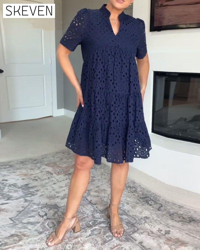 Robe trapèze à col montant et décolleté ajouré