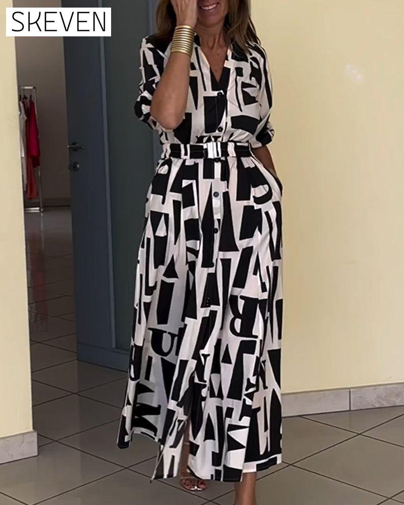 locker sitzendes Kleid mit geometrischem Muster