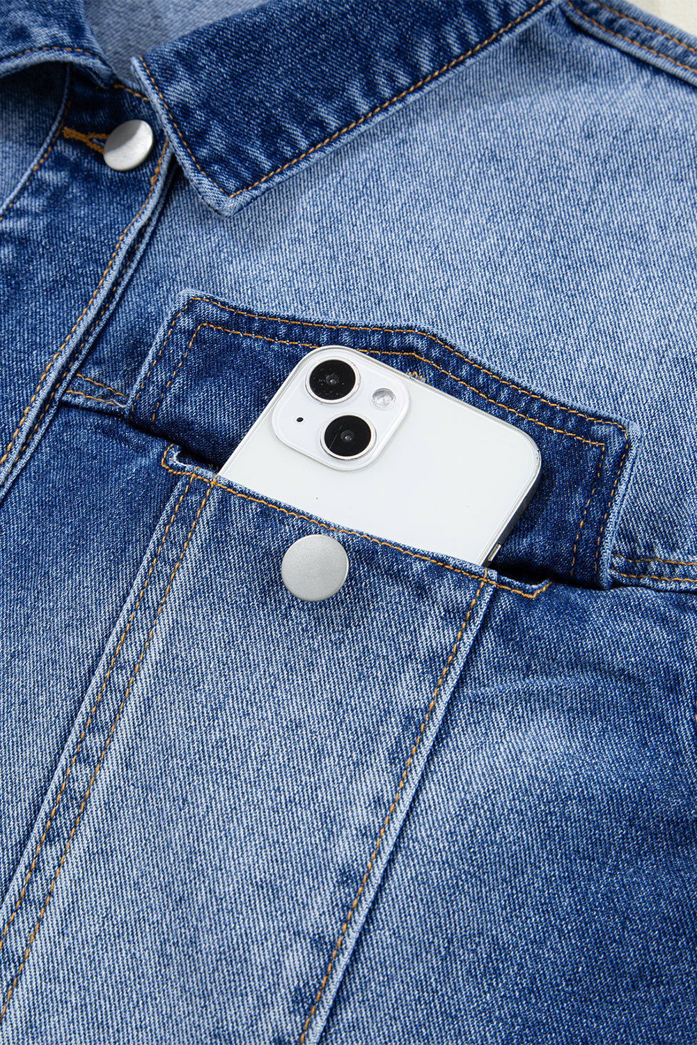 Blue Zone Planet | Pfauenblaue Jeansjacke mit Rüschen und offenem Saum, Kurzarm