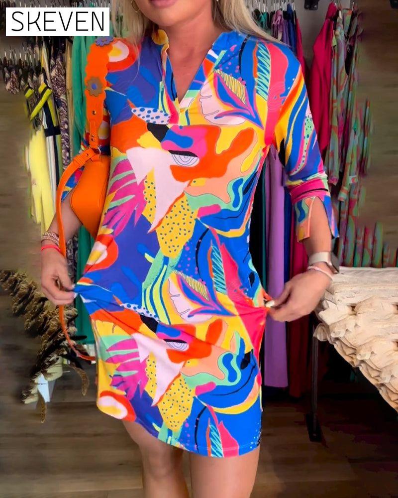 Robe imprimée colorée à col en V