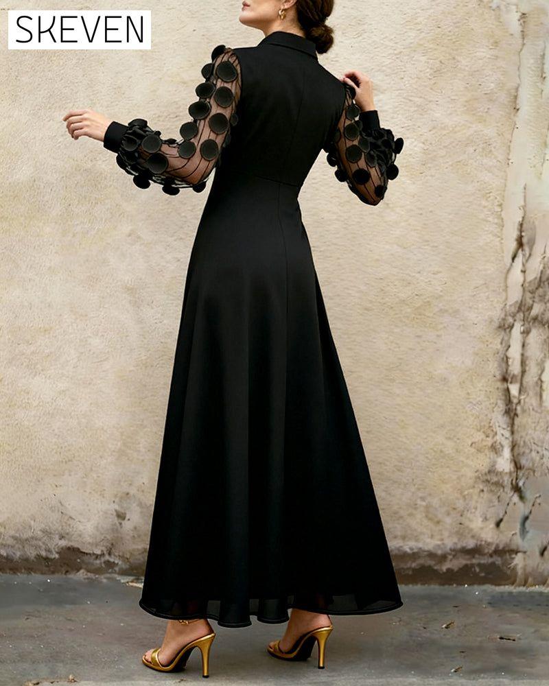 Modisches, elegantes Kleid mit V-Ausschnitt