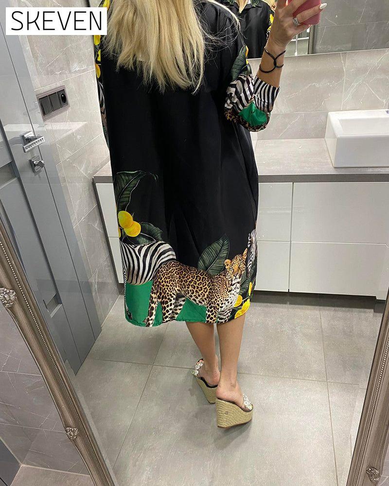 Locker geschnittenes Kleid mit Tigerprint