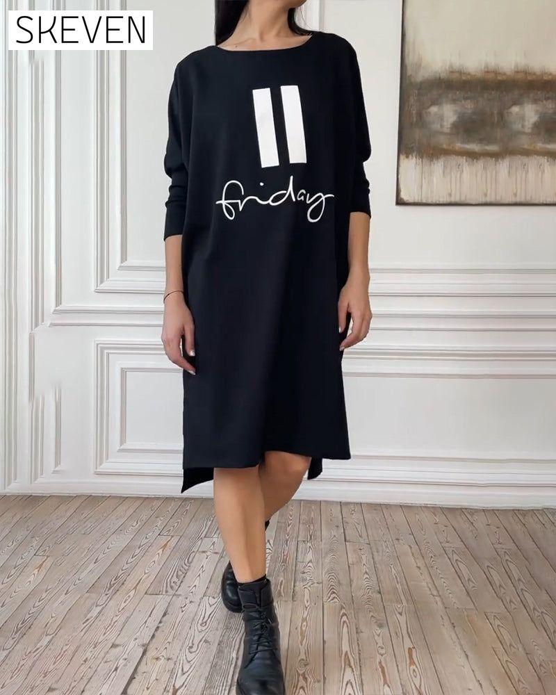 Einfaches bedrucktes Kleid mit Seitenschlitz