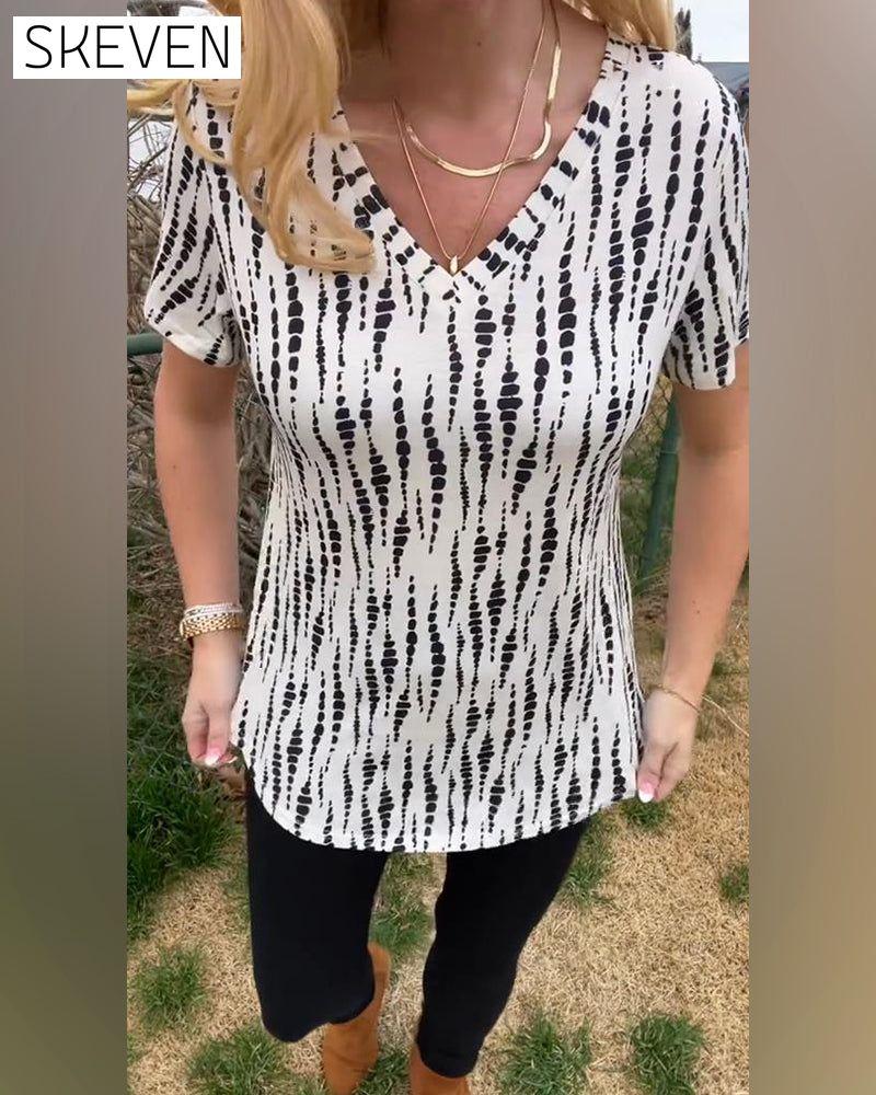 Printed Short-Sleeved V-Neck T-Shirt