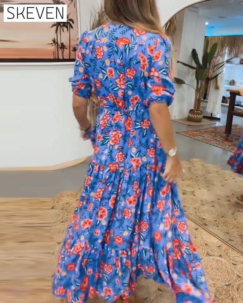 Kleid mit Rosenmuster und Schlitz