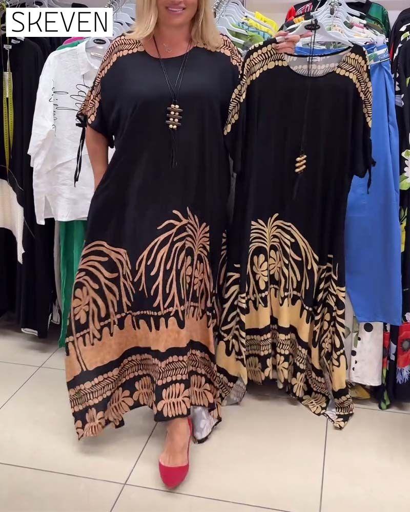 Bedrucktes, locker sitzendes Kleid mit Rundhalsausschnitt, kurzen Ärmeln und Schnürung