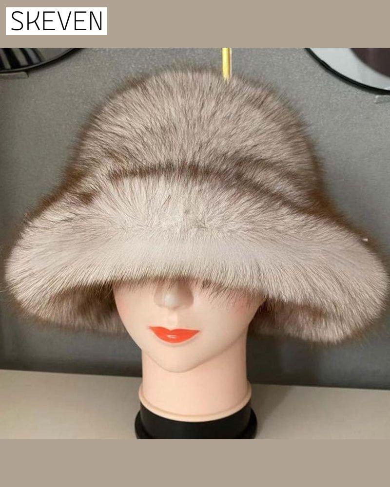 Bequeme und elegante Wintermütze mit Fell