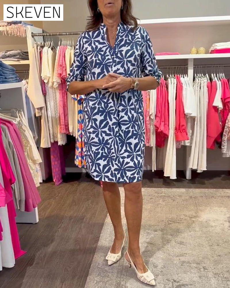 Bedrucktes Freizeitkleid oberhalb des Knies