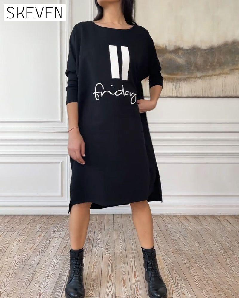 Einfaches bedrucktes Kleid mit Seitenschlitz