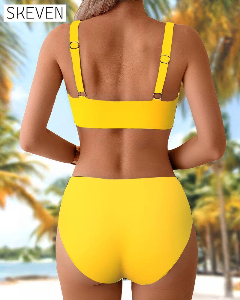 Modischer und farbenfroher Bikini