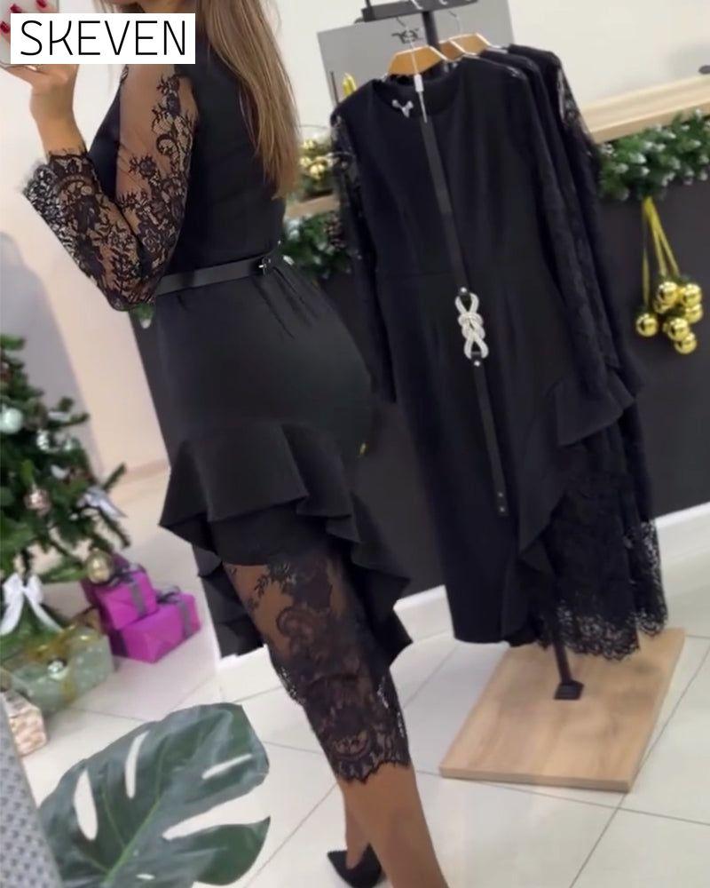 Robe sirène cintrée à ourlet lotus et empiècements en dentelle