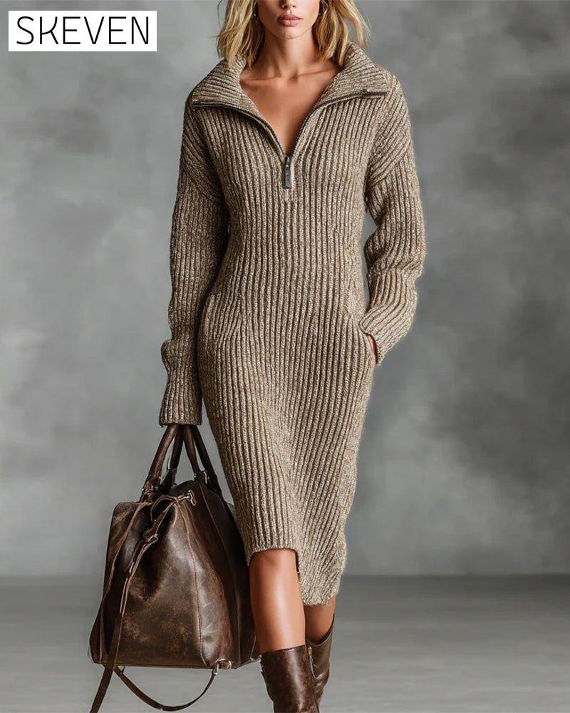 Stilvolles einfarbiges Strickkleid mit Taschen