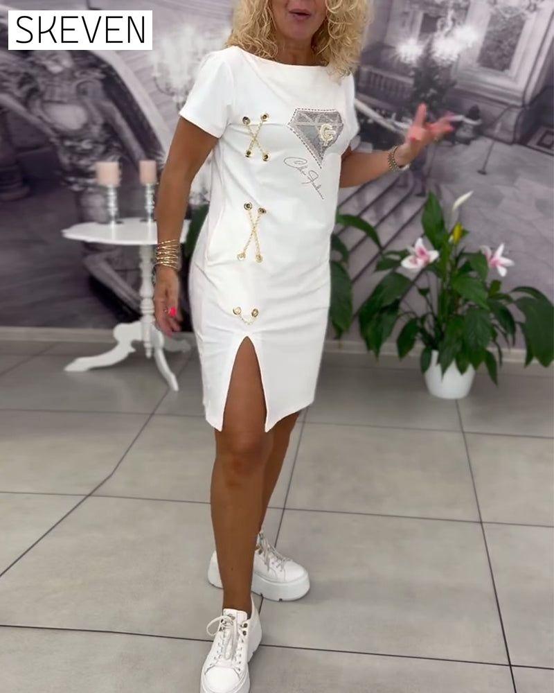 Bedrucktes, tailliertes Kleid mit Schlitz