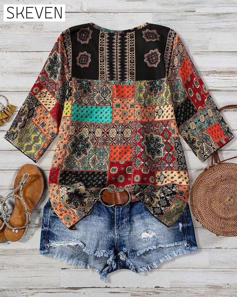 T-Shirt mit Blumenmuster und V-Ausschnitt
