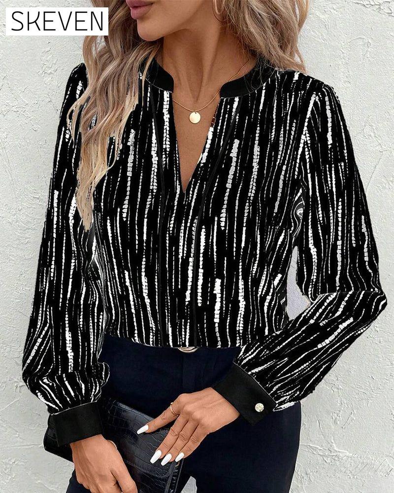 Modische Bluse mit geometrischem Muster